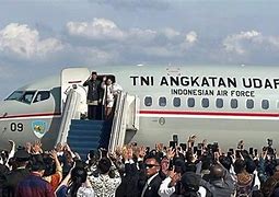 Jokowi Pulang Ke Solo Dikawal Pesawat Tempur